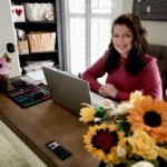 Rommie Oshrieh Neese posing for a photo at her desk.